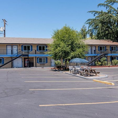 Cedar Lodge Motor Inn Медфорд Экстерьер фото