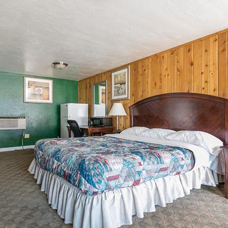 Cedar Lodge Motor Inn Медфорд Экстерьер фото
