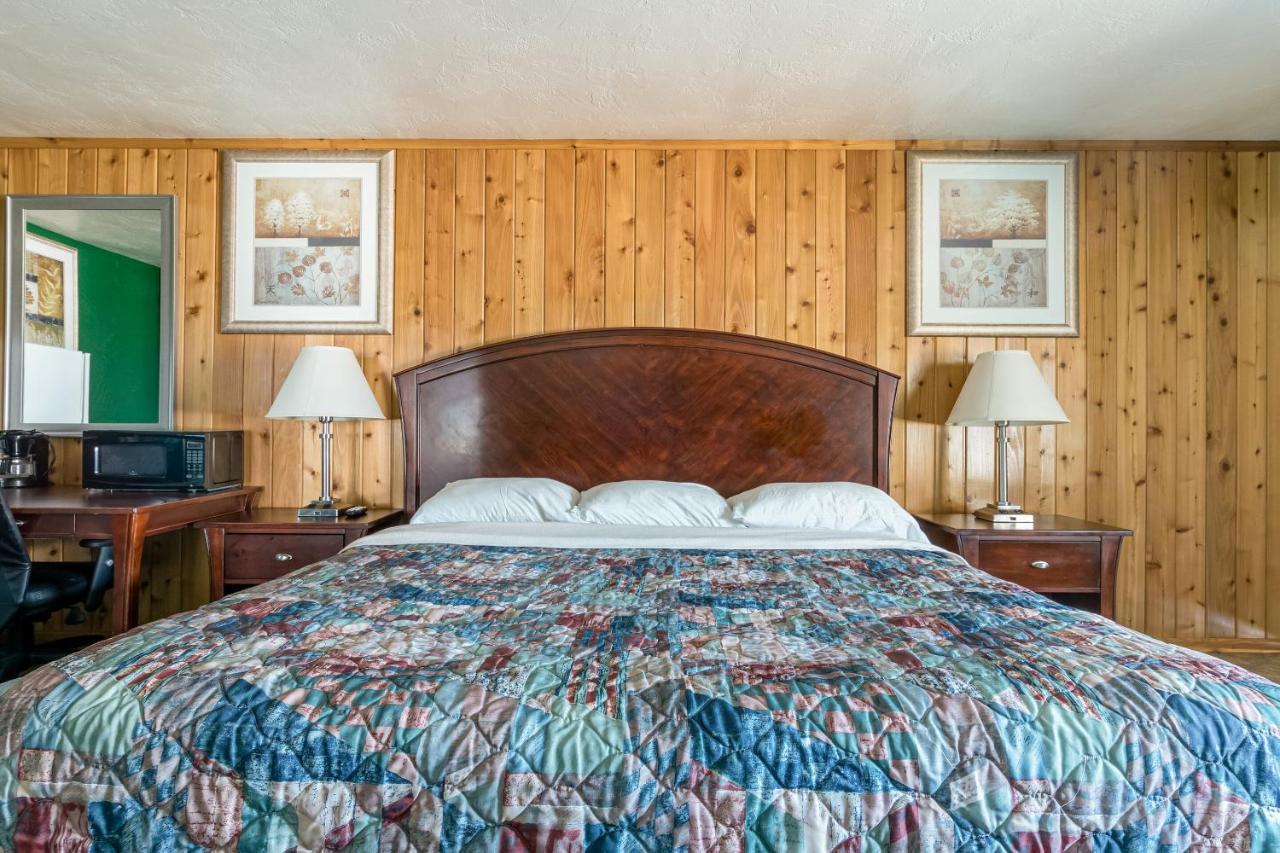 Cedar Lodge Motor Inn Медфорд Экстерьер фото