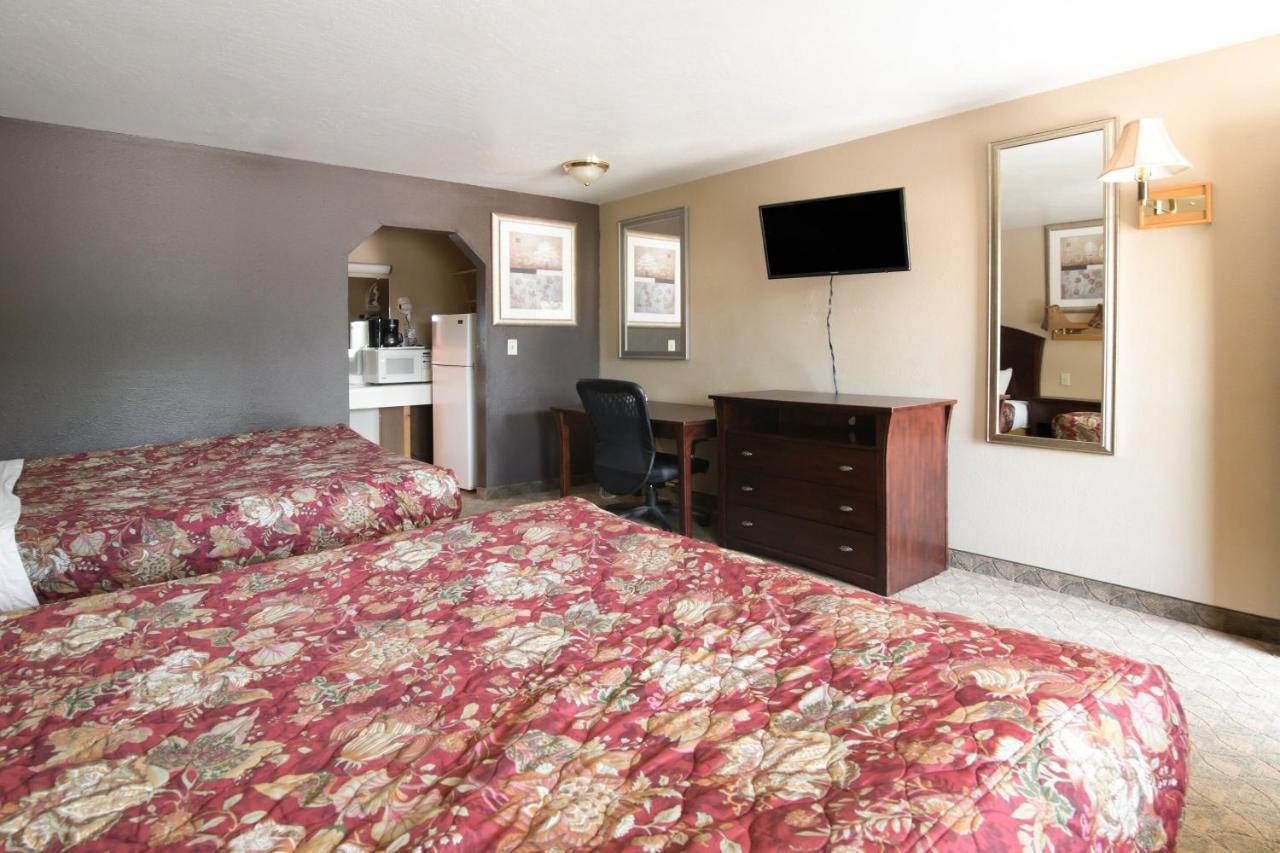 Cedar Lodge Motor Inn Медфорд Экстерьер фото
